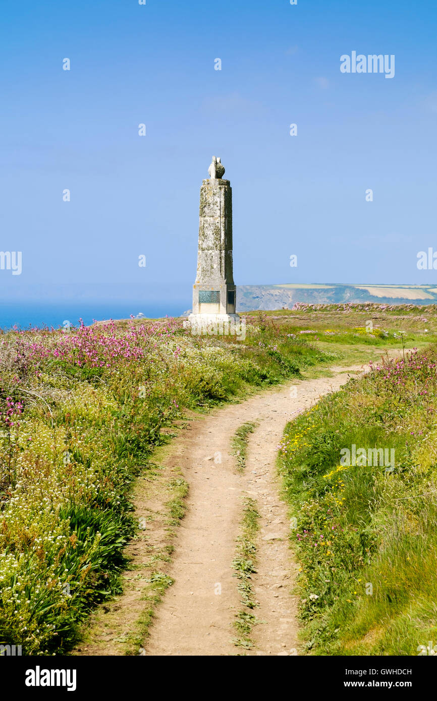 Monument à Guglielmo Marconi à Poldhu, Cornwall, England UK, siège de la première transmission radio transatlantique sur SW coast path Banque D'Images