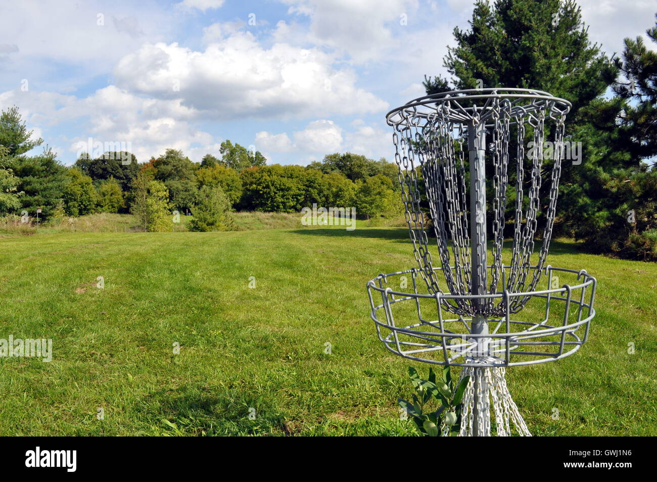 Golf de disque sur une journée ensoleillée. Banque D'Images