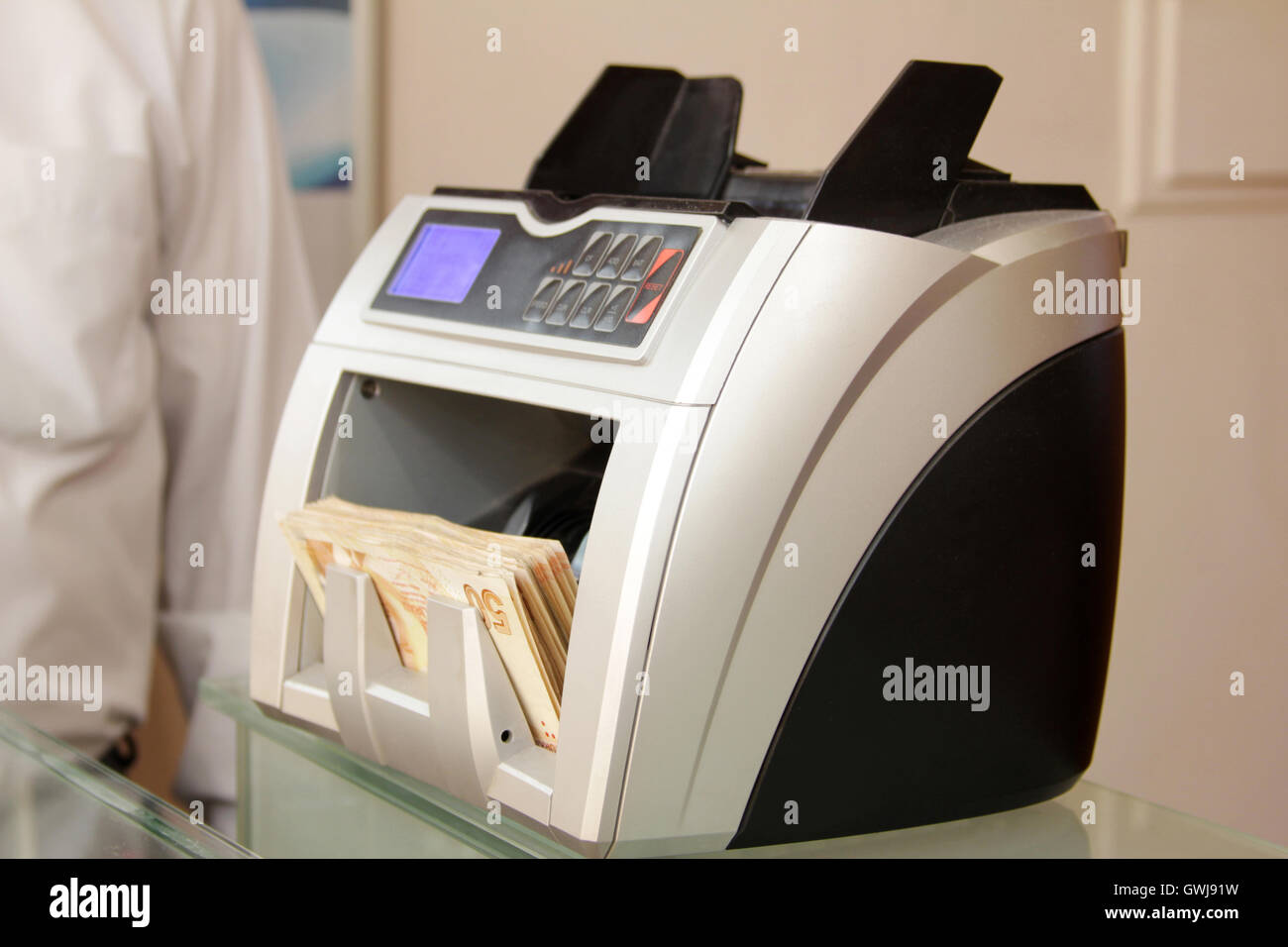 Money counting machine Banque de photographies et d’images à haute ...