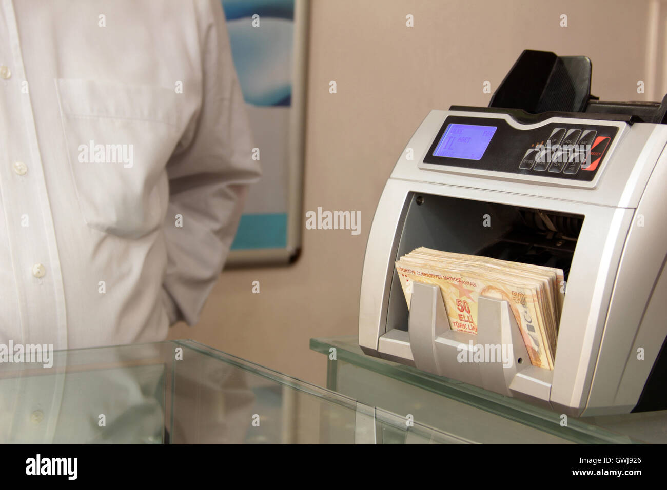Money counting machine Banque de photographies et d’images à haute ...