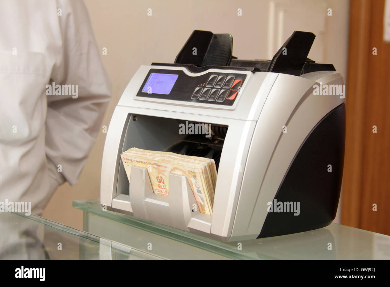 Money counting machine Banque de photographies et d’images à haute ...