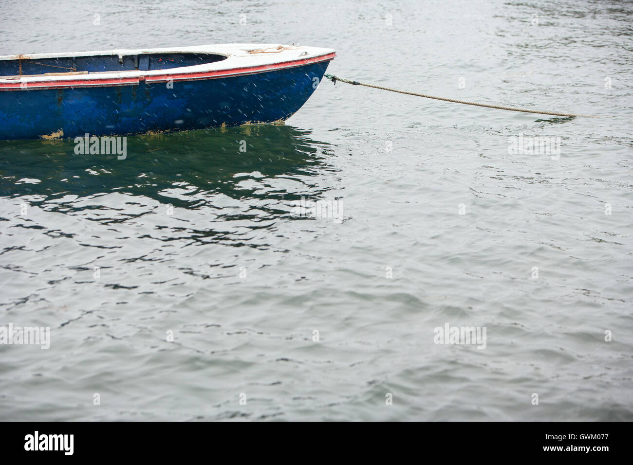 Bateau flottant en bois Banque D'Images