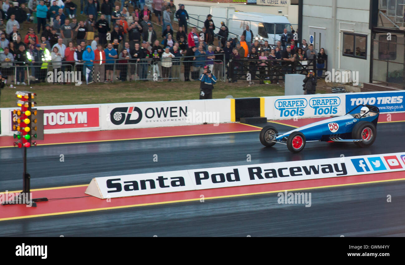Le premier objectif, la voiture construite dragster Allard Chrysler à Santa Pod. Banque D'Images