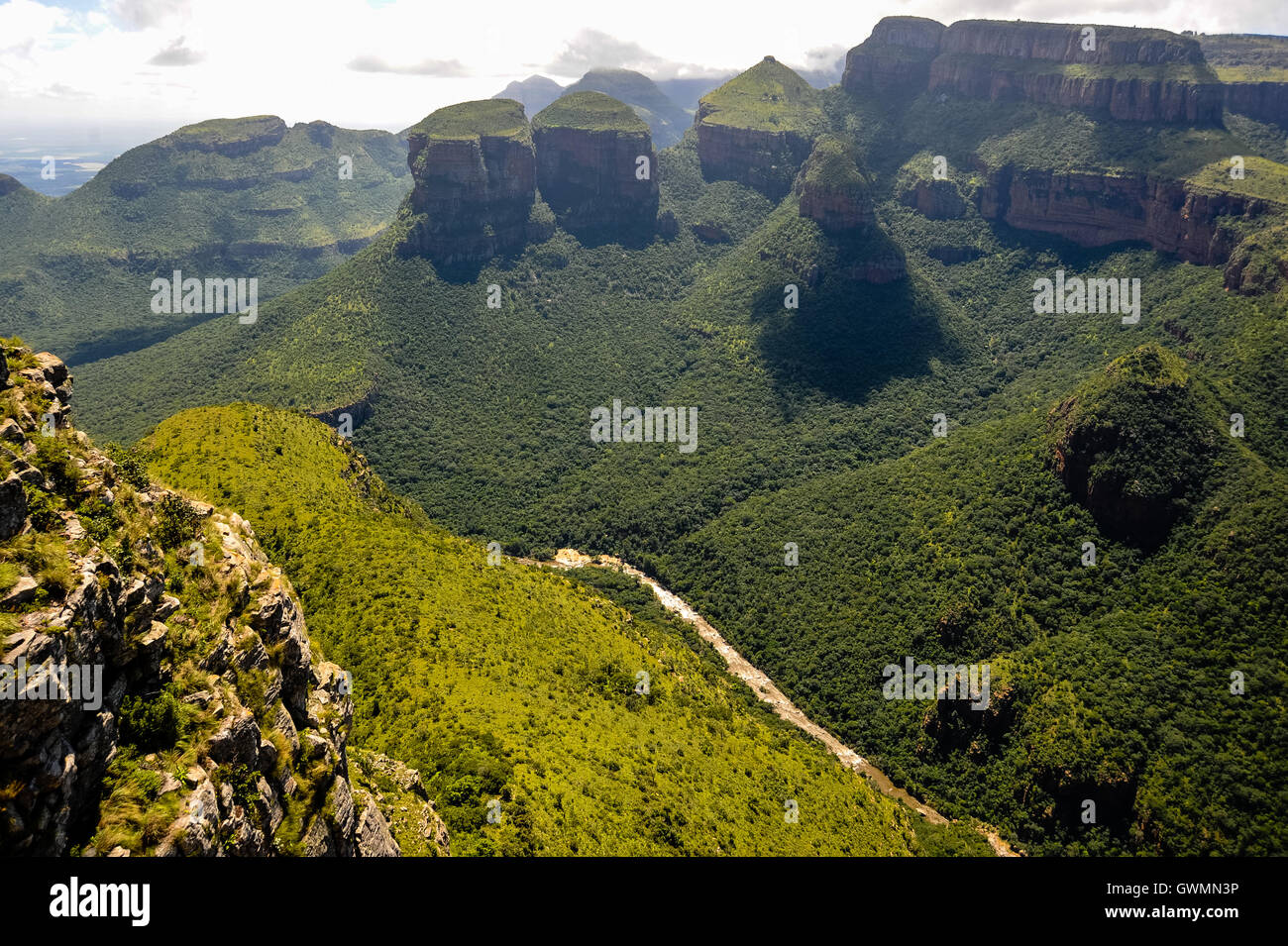 Les Trois Rondavels dans le Blyde River Canyon en Afrique du Sud. Le canyon forme la partie nord de l'escarpement du Drakensberg. Banque D'Images