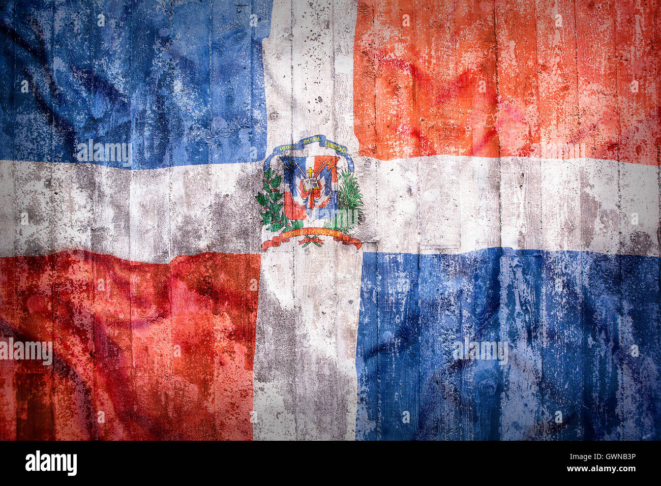 Grunge style de République Dominicaine drapeau sur un mur de brique pour le fond Banque D'Images