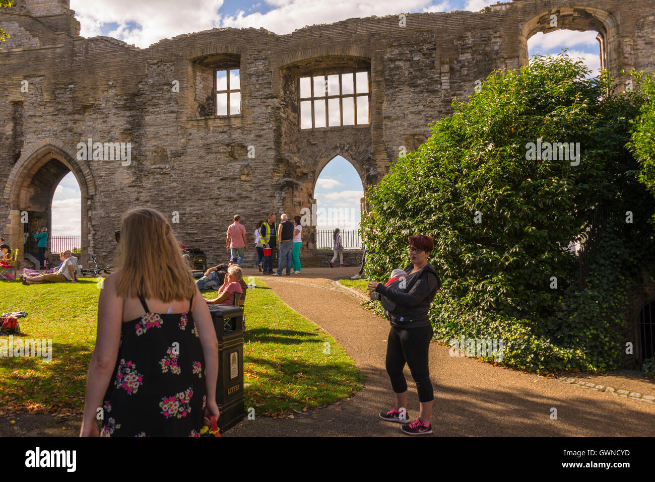 Château de Newark blues festival vues du château et de la Newark on Trent Nottinghamshire les visiteurs de l'été Banque D'Images