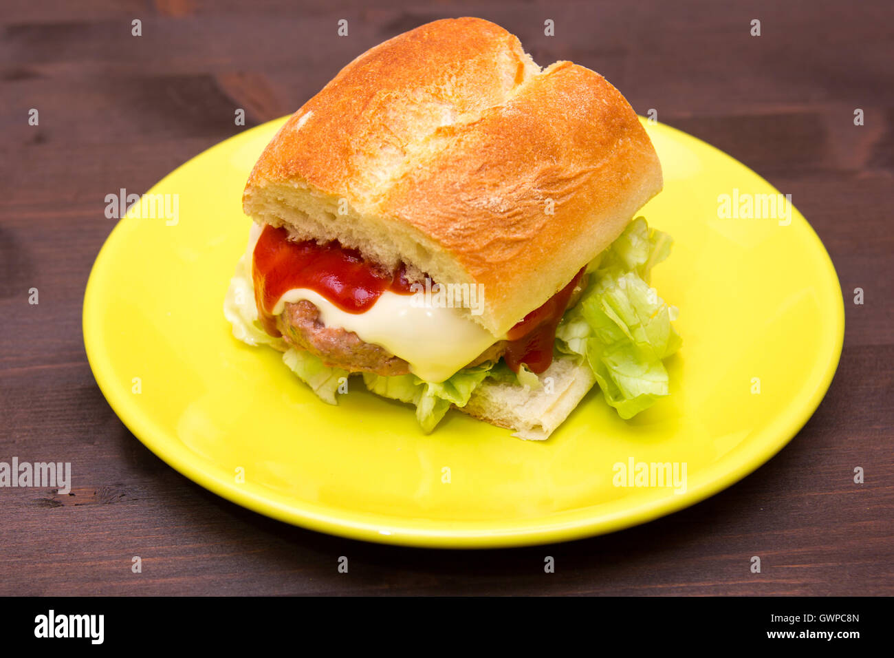 Meatball sandwich et de fromage sur une table en bois Banque D'Images