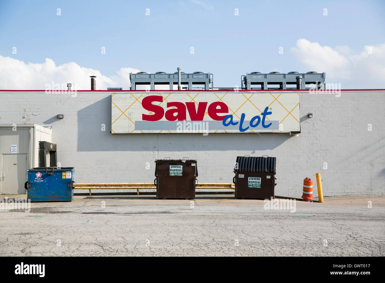 Un logo affiche à l'extérieur d'un Save-A-Lot épicerie à Northwood, dans l'Ohio le 16 juillet 2016. Banque D'Images