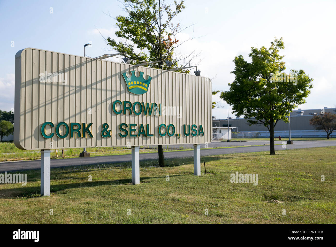 Un logo affiche à l'extérieur d'un établissement occupé par le Crown Cork & Seal Company à Toledo, Ohio, le 16 juillet 2016. Banque D'Images