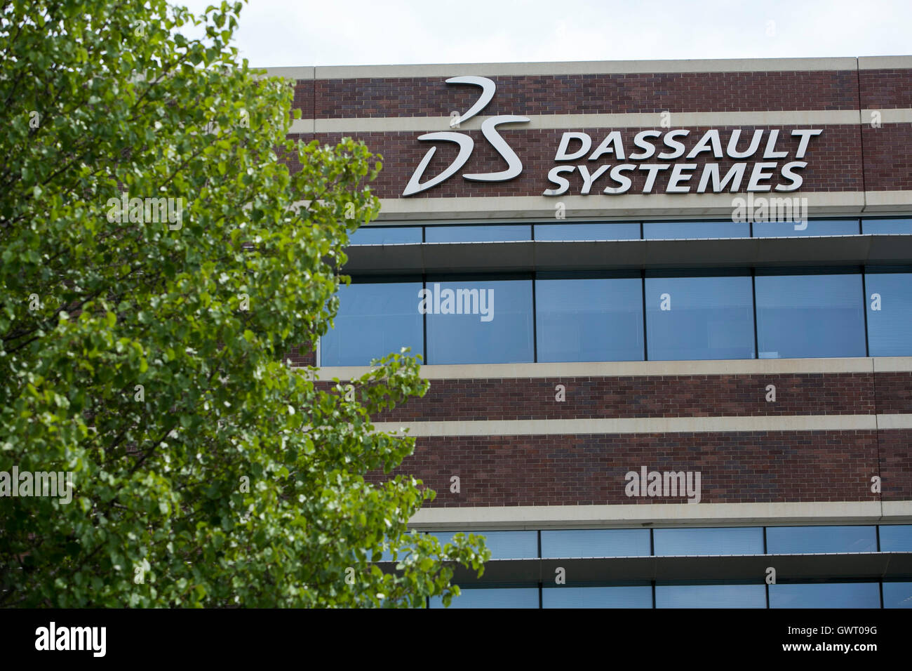 Un logo affiche à l'extérieur d'un établissement occupé par Dassault Systèmes à Auburn Hills, Michigan, le 17 juillet 2016. Banque D'Images
