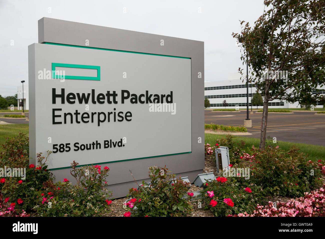 Un logo affiche à l'extérieur d'un établissement occupé par Hewlett Packard Enterprise à Pontiac, Michigan le 17 juillet 2016. Banque D'Images