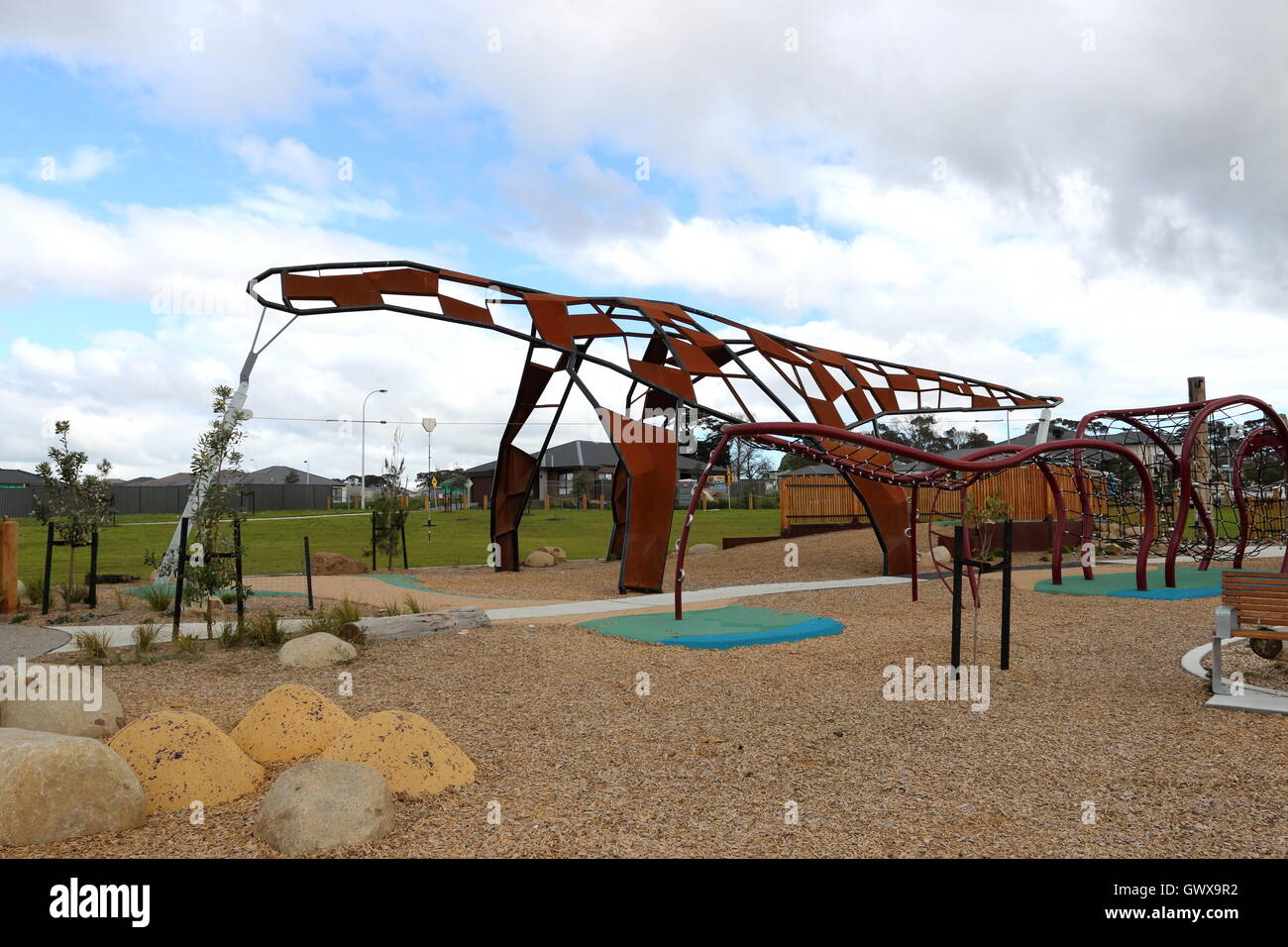 Aire de jeux pour enfants à Cranbourne à Megasaurus est, Melbourne, Victoria, Australie Banque D'Images