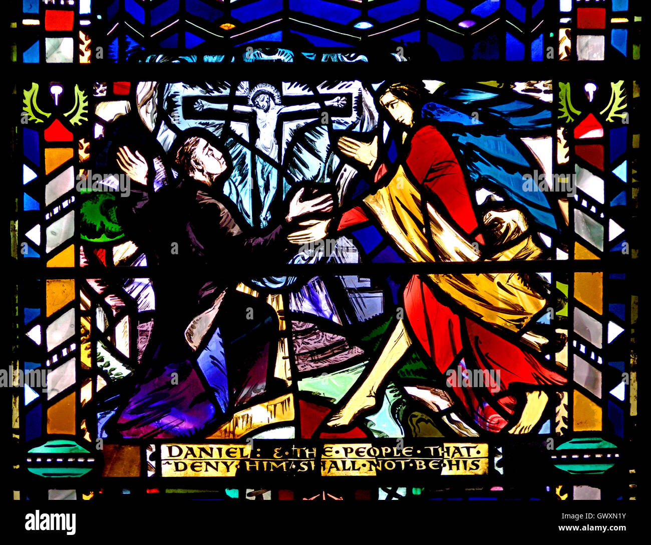 Londres, Angleterre, Royaume-Uni. L'église St Etheldreda, Ely Place. Vitrail : scène de la Bible - Daniel 9:26 Banque D'Images