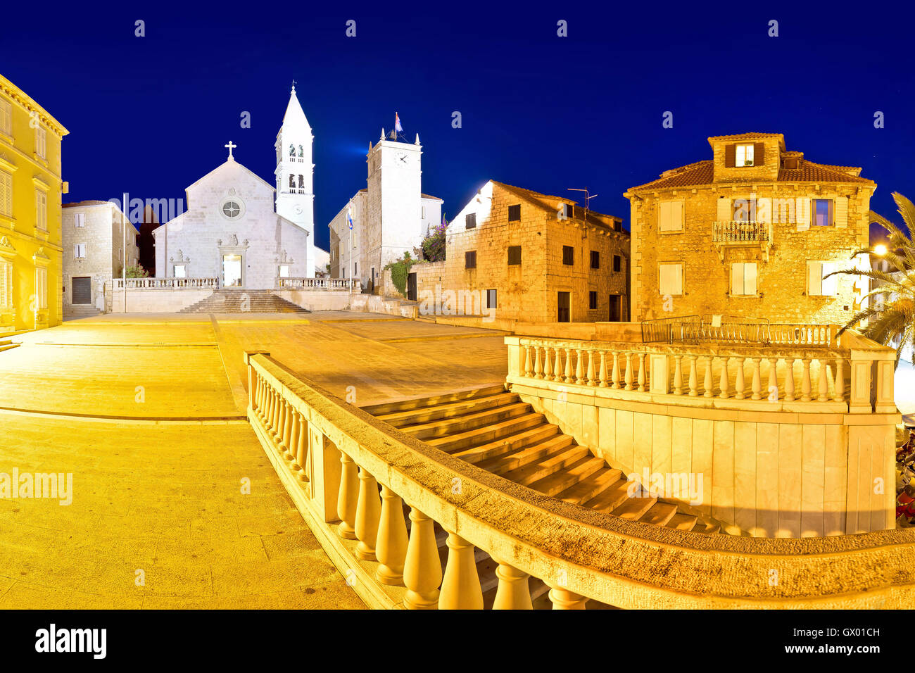 Ville de Supetar, sur l''île de Brac soir panorama, Dalmatie, Croatie Banque D'Images