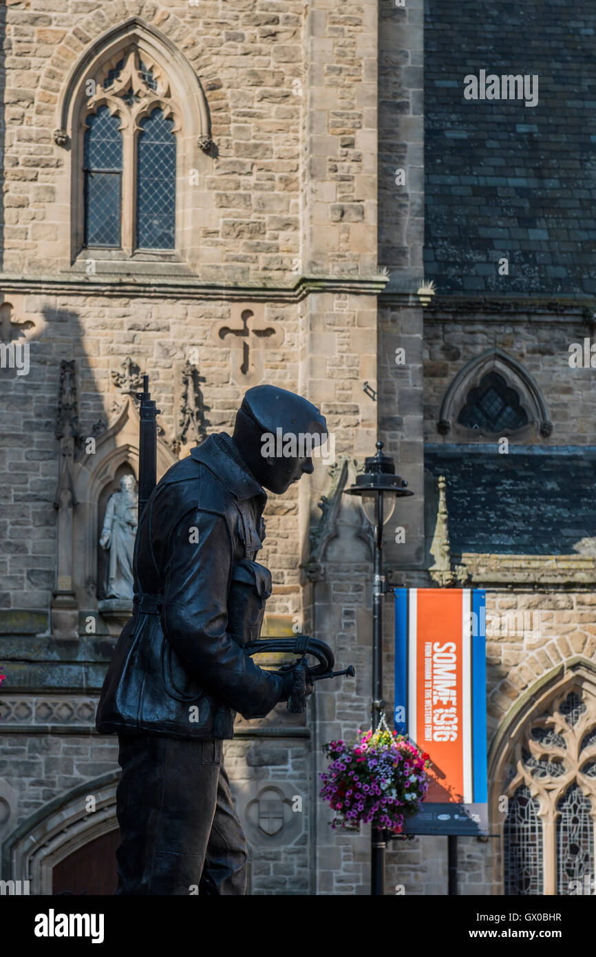Statue commémorant le Durham Light Infantry en place du marché, de la ville de Durham, England, UK par Alan Beattie Banque D'Images