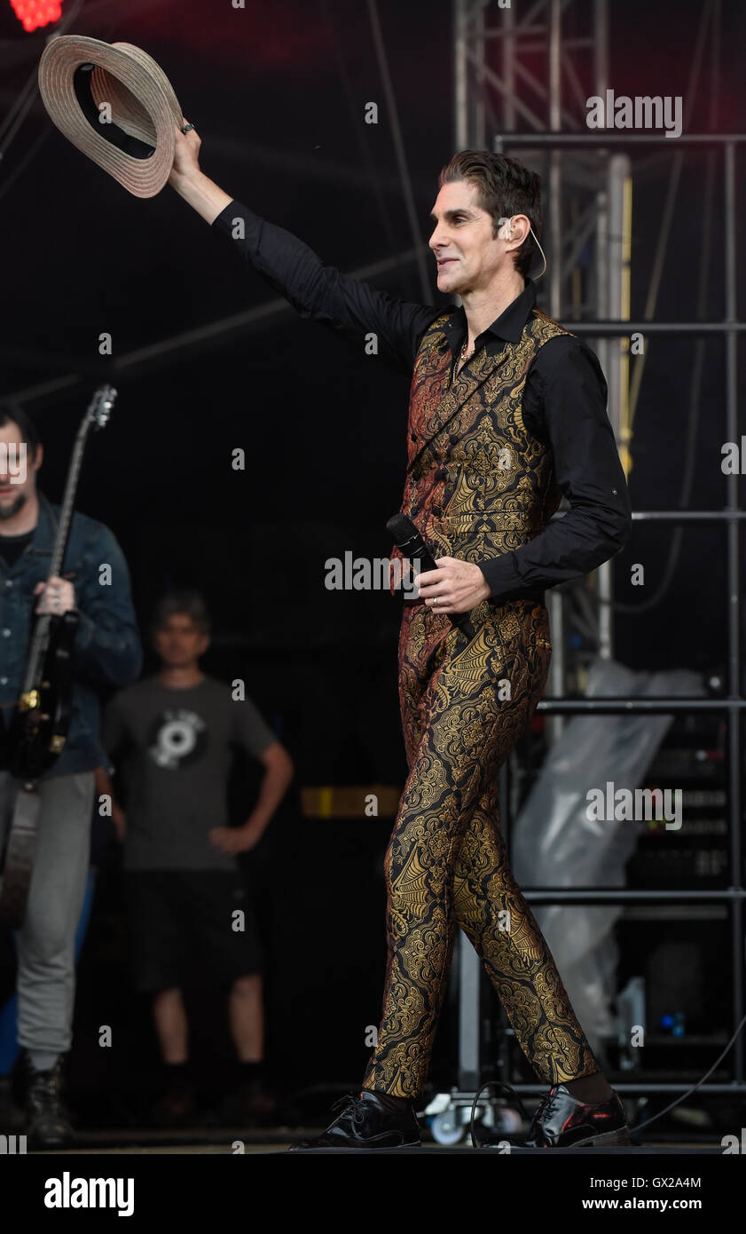 Download Festival - Jour 3 - Performances comprend : Perry Farrell, Janes Addiction Où : Donington, Royaume-Uni Quand : 12 Oct 2016 Banque D'Images