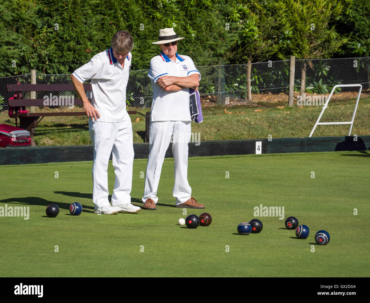 ISLE D'épines, Sussex/UK - 11 SEPTEMBRE : Lawn Bowls Match à Isle d'Épines Chelwood Gate à Sussex le 11 septembre 2016. Les hommes non identifiés Banque D'Images