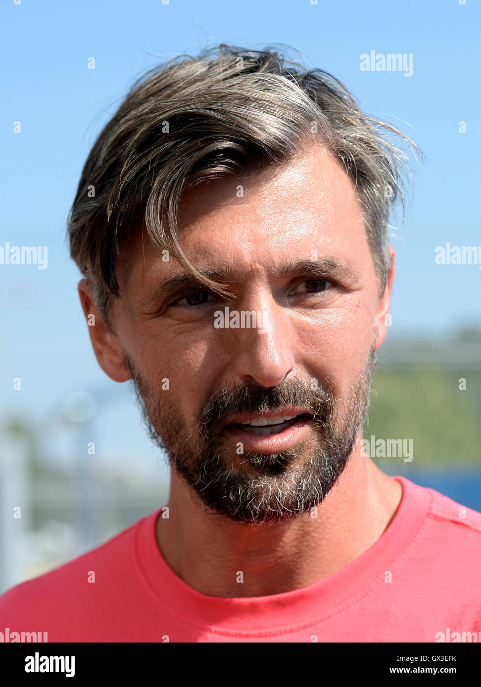 Prague, République tchèque. 15 Sep, 2016. Le joueur de tennis tchèque Tomas Berdych (pas sur la photo) s'entraîne avec son nouvel entraîneur, vainqueur de Wimbledon de 2001 Goran Ivanisevic (photo) à Prague, République tchèque, le 15 septembre 2016. © Michal Krumphanzl/CTK Photo/Alamy Live News Banque D'Images