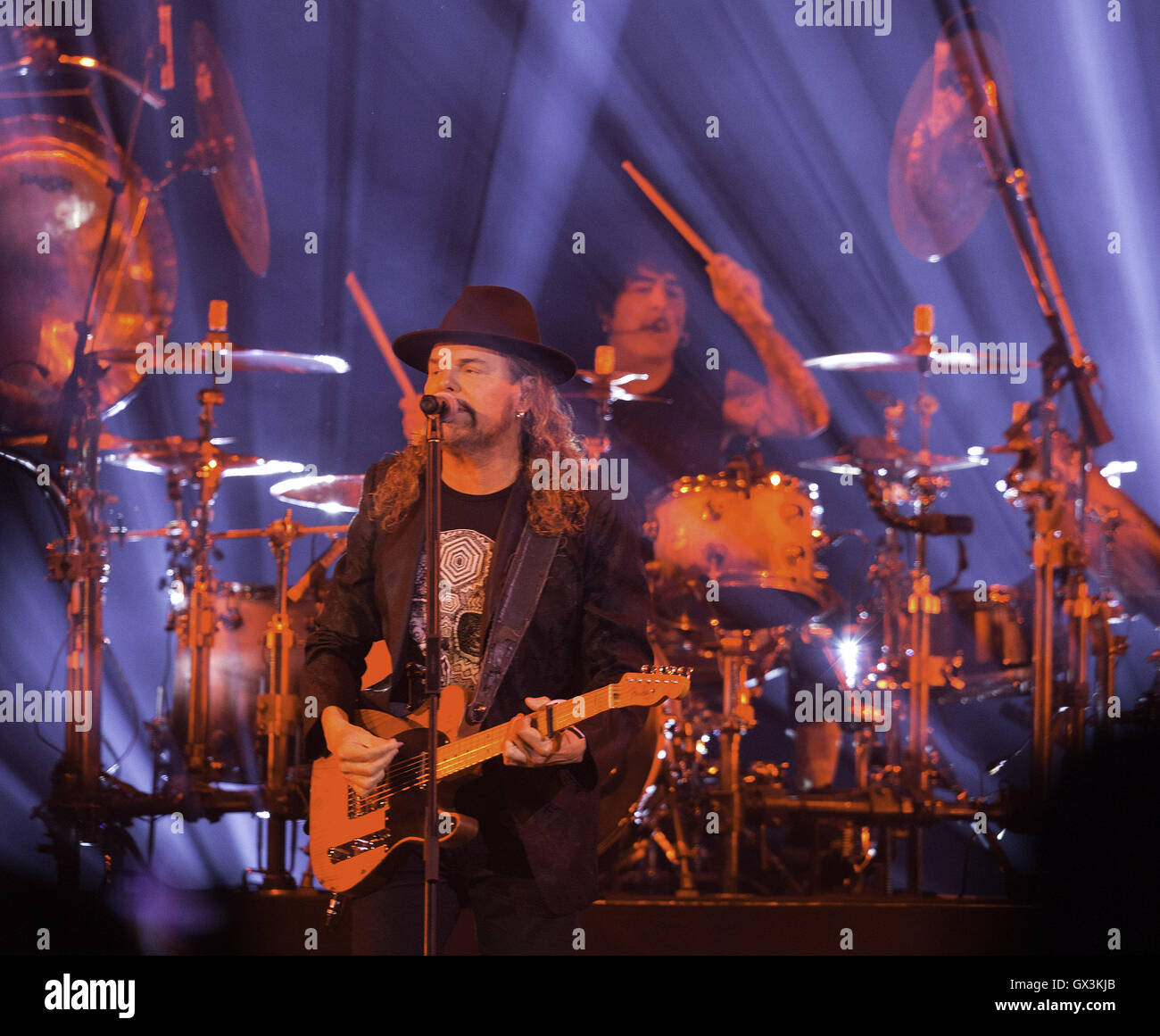 Denver, Colorado, États-Unis. 14Th Sep 2016. Chanteur MANA FHER OLVERA divertit une salle comble au Centre Pepsi au cours DE MANA : La puissance Latino Tour 2016 à Denver, CO le mercredi soir. © Hector Acevedo/ZUMA/Alamy Fil Live News Banque D'Images