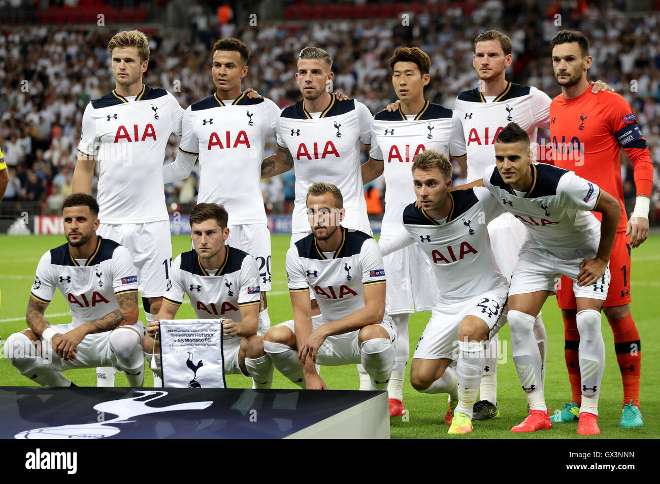 Une photo de groupe de l'équipe de Tottenham Hotspur pendant le match de la Ligue des champions au stade de Wembley, Londres. Banque D'Images