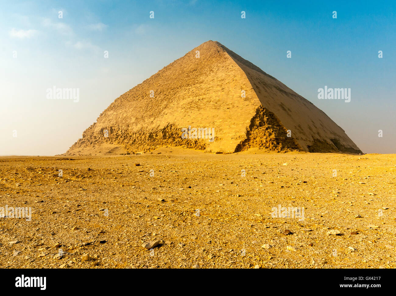Pyramide rhomboïdale construite par l'Ancien Empire Pharaon Sneferu — free download