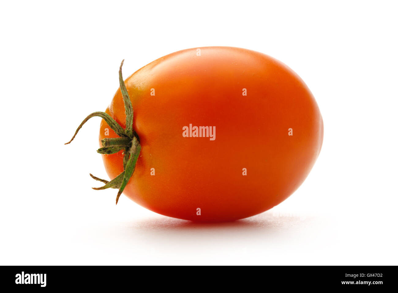 Tomate rouge frais sur le fond blanc Banque D'Images