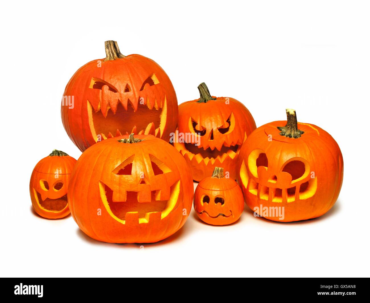 Grand groupe d'Halloween Jack o lanterne sur un fond blanc Banque D'Images