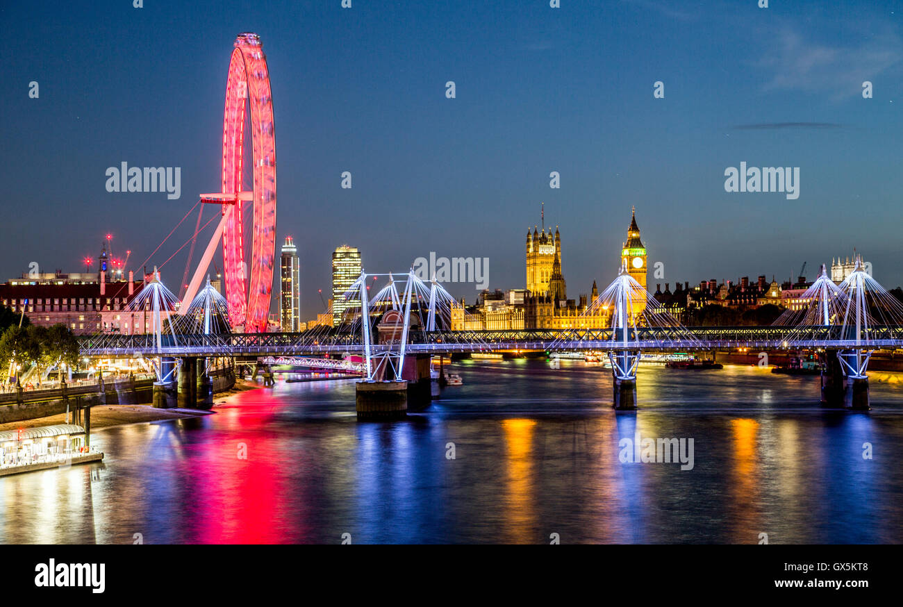 London Eye Skyline at Night de Waterloo Bridge, London UK Banque D'Images