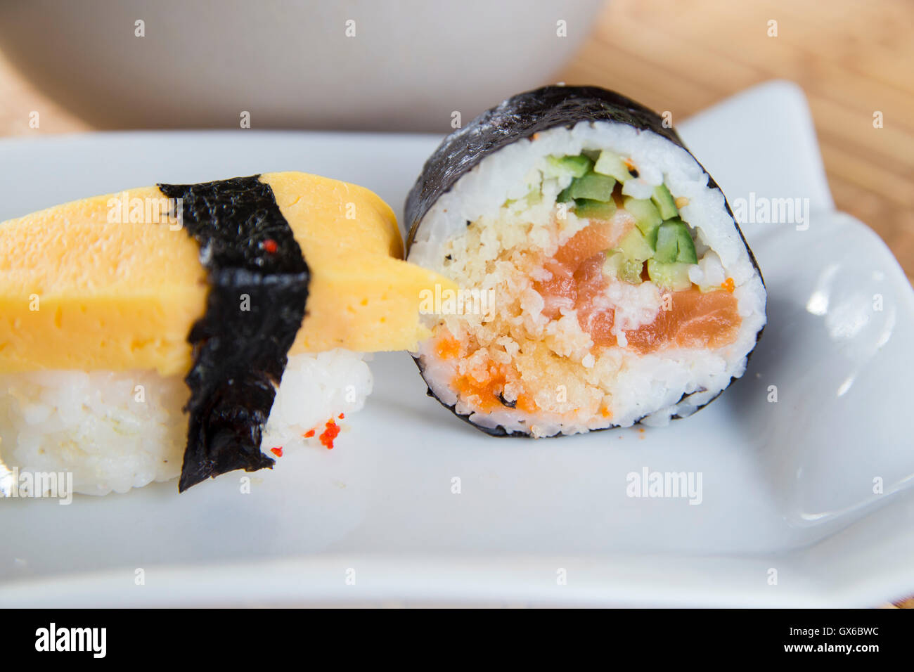 Frais délicieux rouleaux de sushi plate Banque D'Images