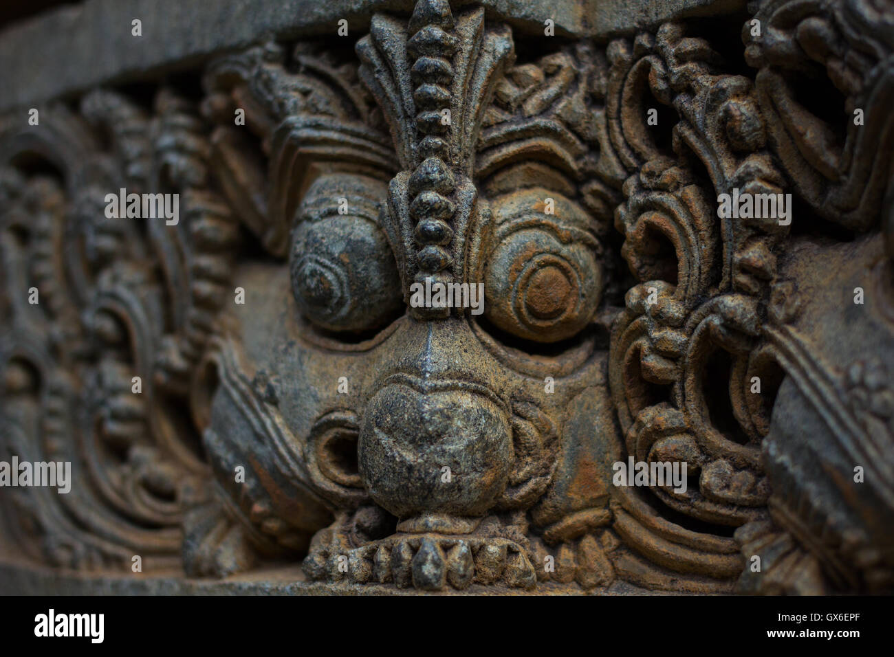 Close up de linteau décoratif au culte d'entrée dans le temple de Chennakesava Somanathapura, Karnataka, Inde, Asie Banque D'Images