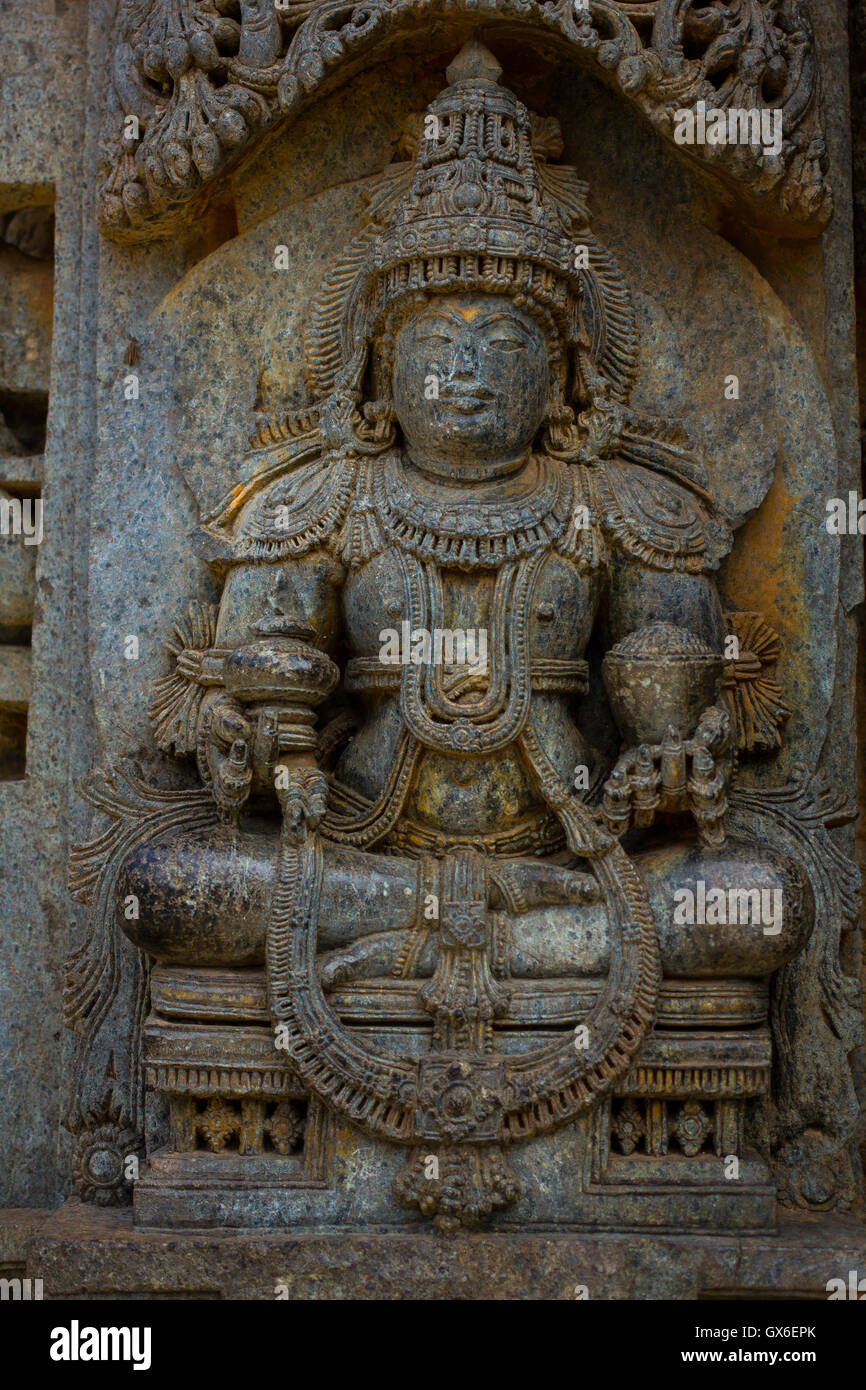 Déité sculpture sur eves culte extra-mur dans le temple de Chennakesava Somanathapura, Karnataka, Inde, Asie. Banque D'Images