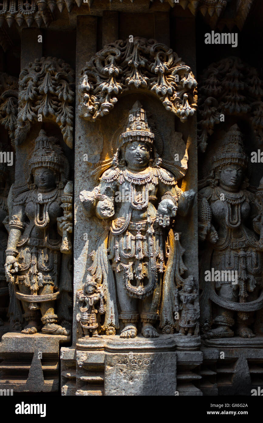 Déité sculpture sur eves culte extra-mur dans le temple de Chennakesava Somanathapura, Karnataka, Inde,Asia Banque D'Images