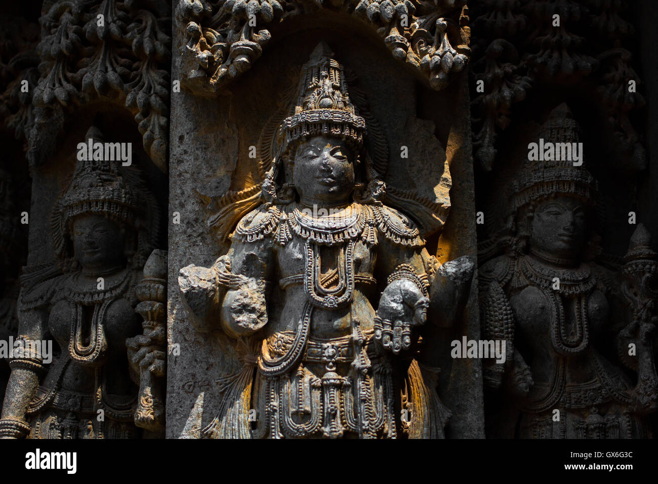 Déité sculpture sur eves culte extra-mur dans le temple de Chennakesava Somanathapura, Karnataka, Inde, Asie Banque D'Images