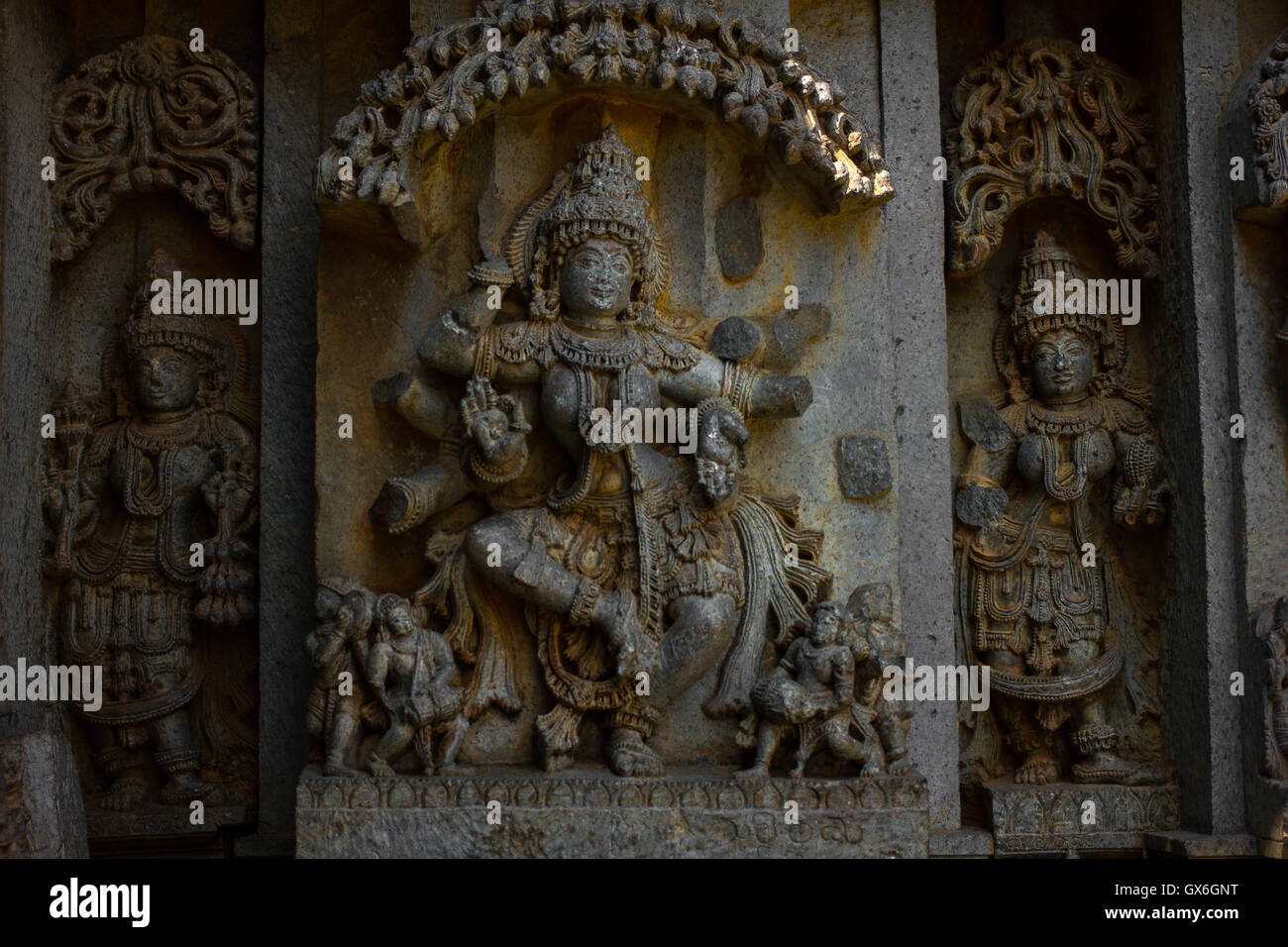 Dame danse sculpture sur eves culte extra-mur dans le temple de Chennakesava Somanathapura,Mysore, Inde Karnataka,Asie, Banque D'Images