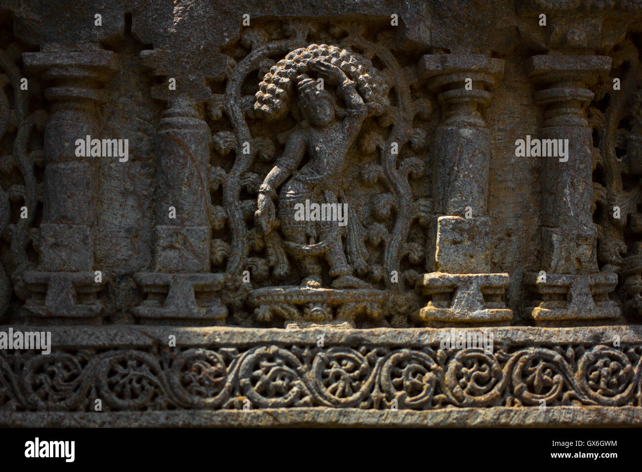 Dame danse sculpture sur eves culte extra-mur dans le temple de Chennakesava Somanathapura,Mysore, Inde Karnataka,Asie, Banque D'Images