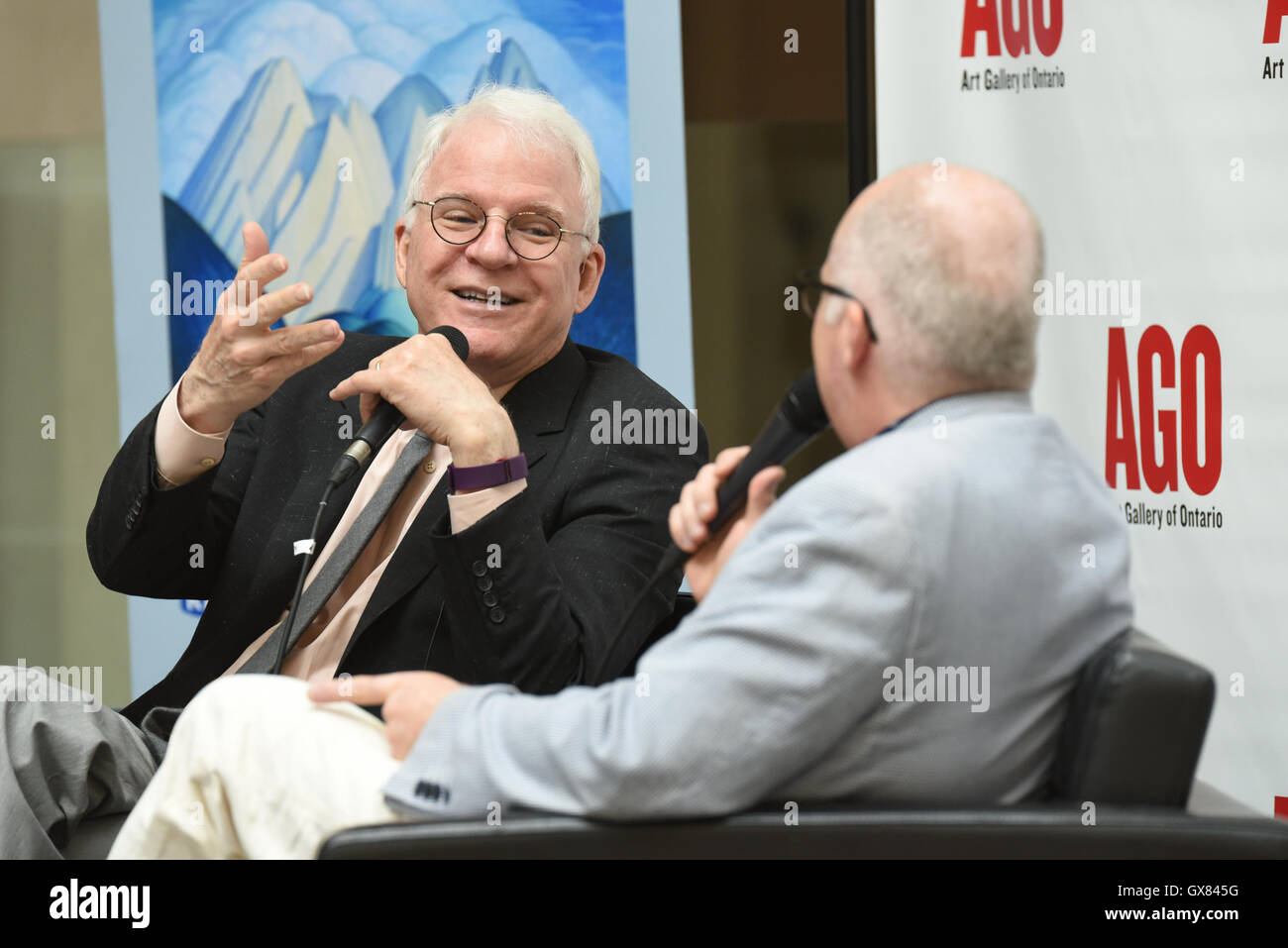 Comédien et acteur Steve Martin en conversation avec l'Art Gallery of Ontario conservateur Andrew Hunter pour présenter l'Idée du Nord : la peinture de Lawren Harris avec : Steve Martin Où : Toronto, Canada Quand : 28 Juin 2016 Banque D'Images