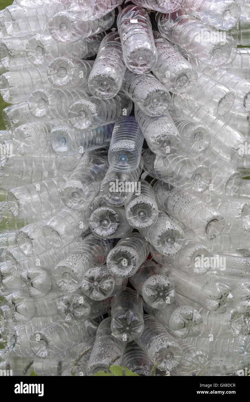 Les bouteilles en plastique d'eau minérale. Les déchets en plastique Banque D'Images