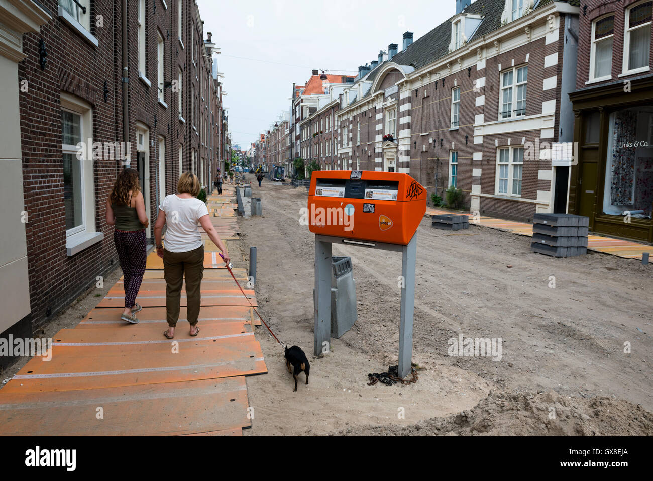 Un nouveau revêtement et la construction de l'Willemstraat dans le quartier Jordaan. Partie d'un programme de renouvellement urbain à long terme. Banque D'Images