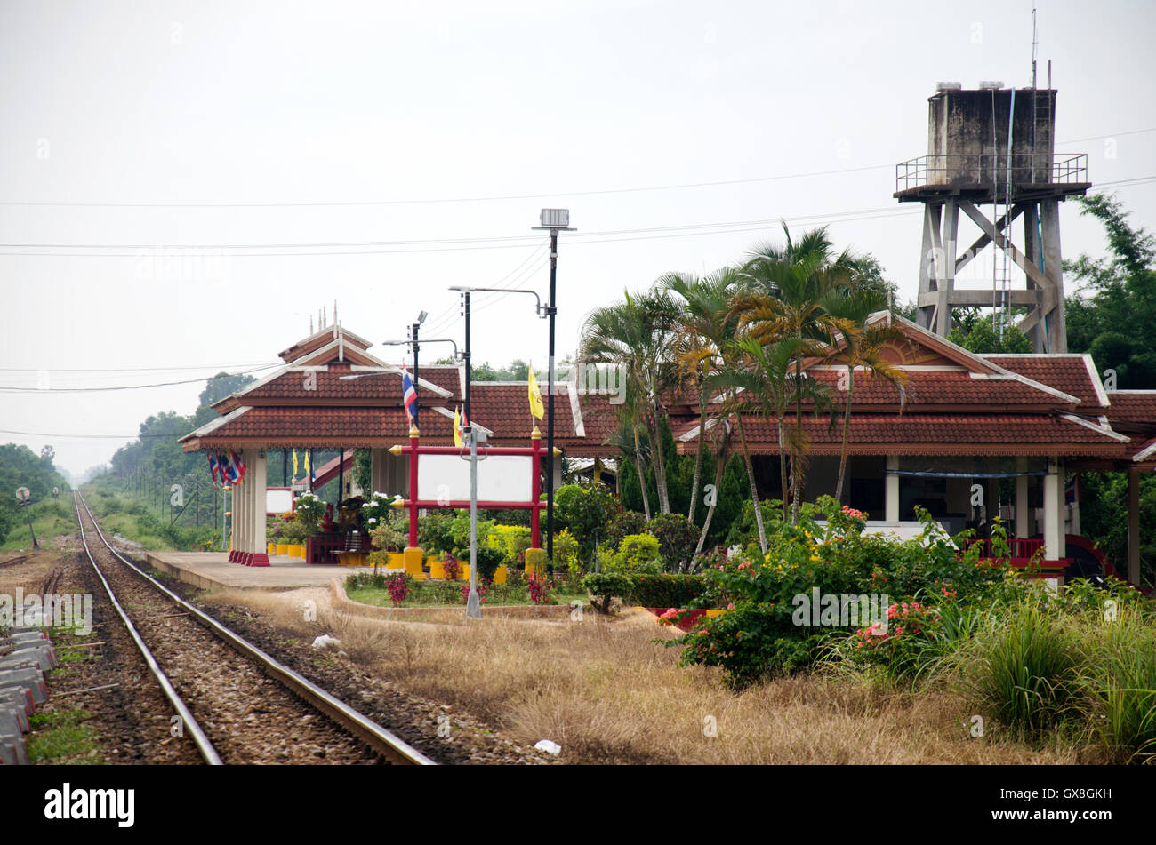 Les voies de chemin de fer et de la gare de Wat Chang Hai Ratburanaram Luang Pu Thuat le 13 juillet 2016 à Pattani provinces méridionales de Tha Banque D'Images