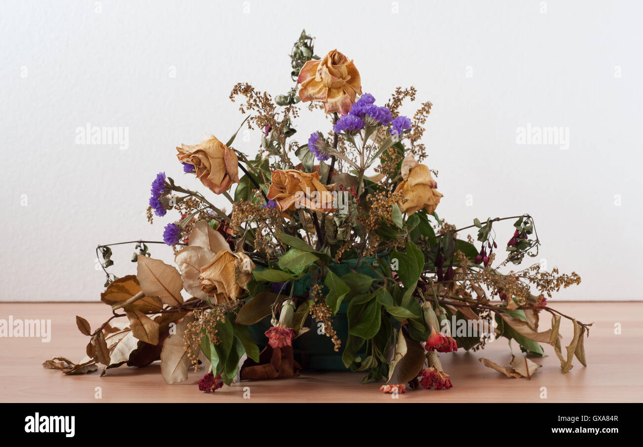 Un arrangement de fleurs mortes Banque D'Images