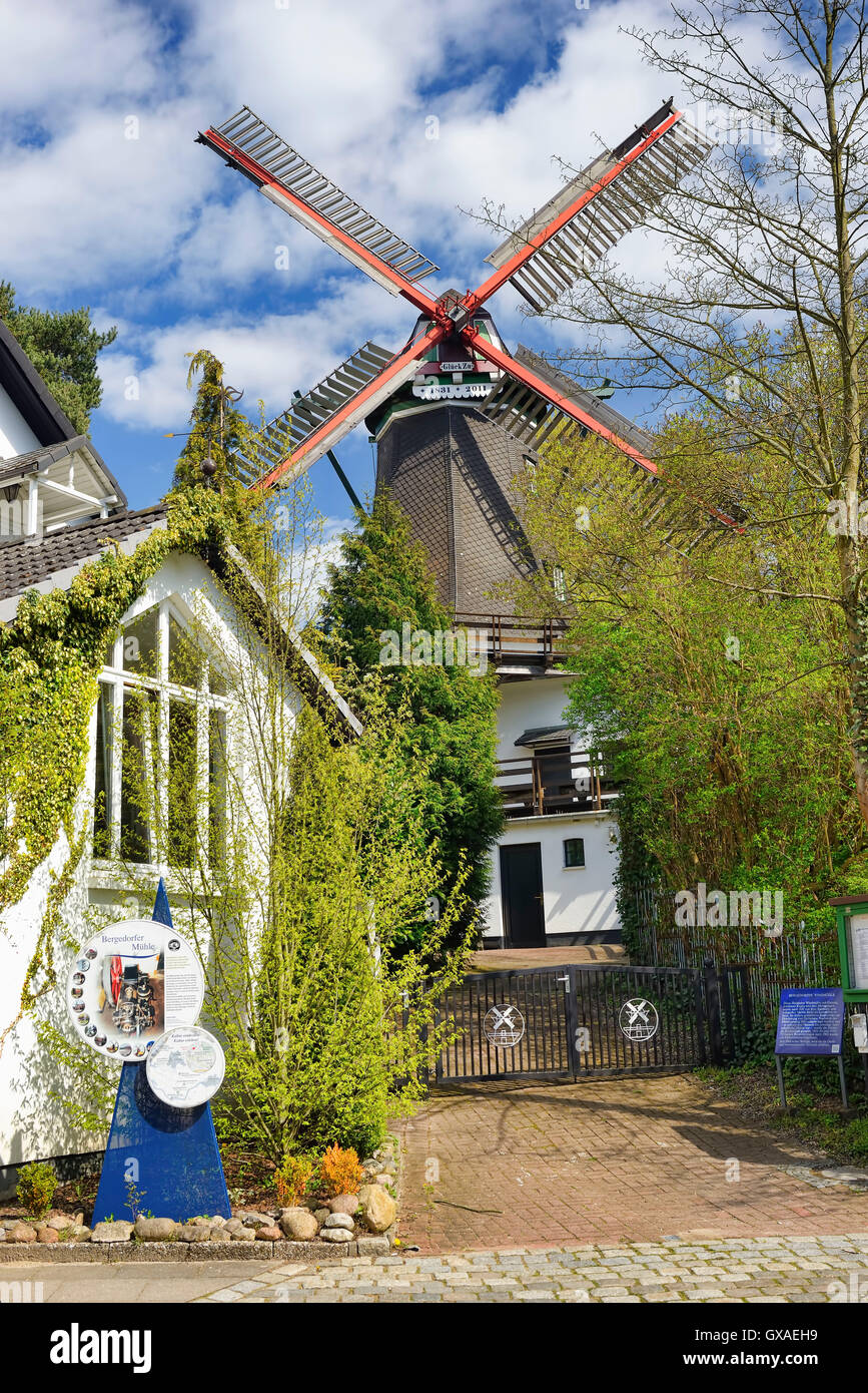 Un Chrysanderstrasse Windmuehle der à Bergedorf, Hambourg, Deutschland, Europa Banque D'Images