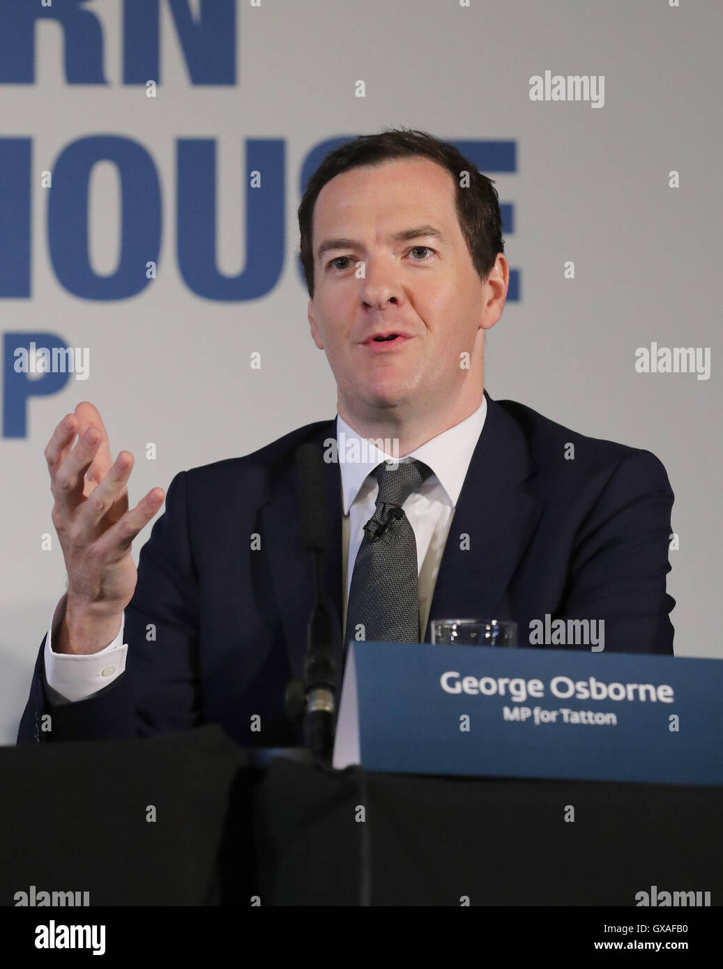 L'ancien chancelier George Osborne fait une annonce au sujet de son projet de centrale électrique du nord à l'Hôtel de ville de Manchester, Manchester. Banque D'Images
