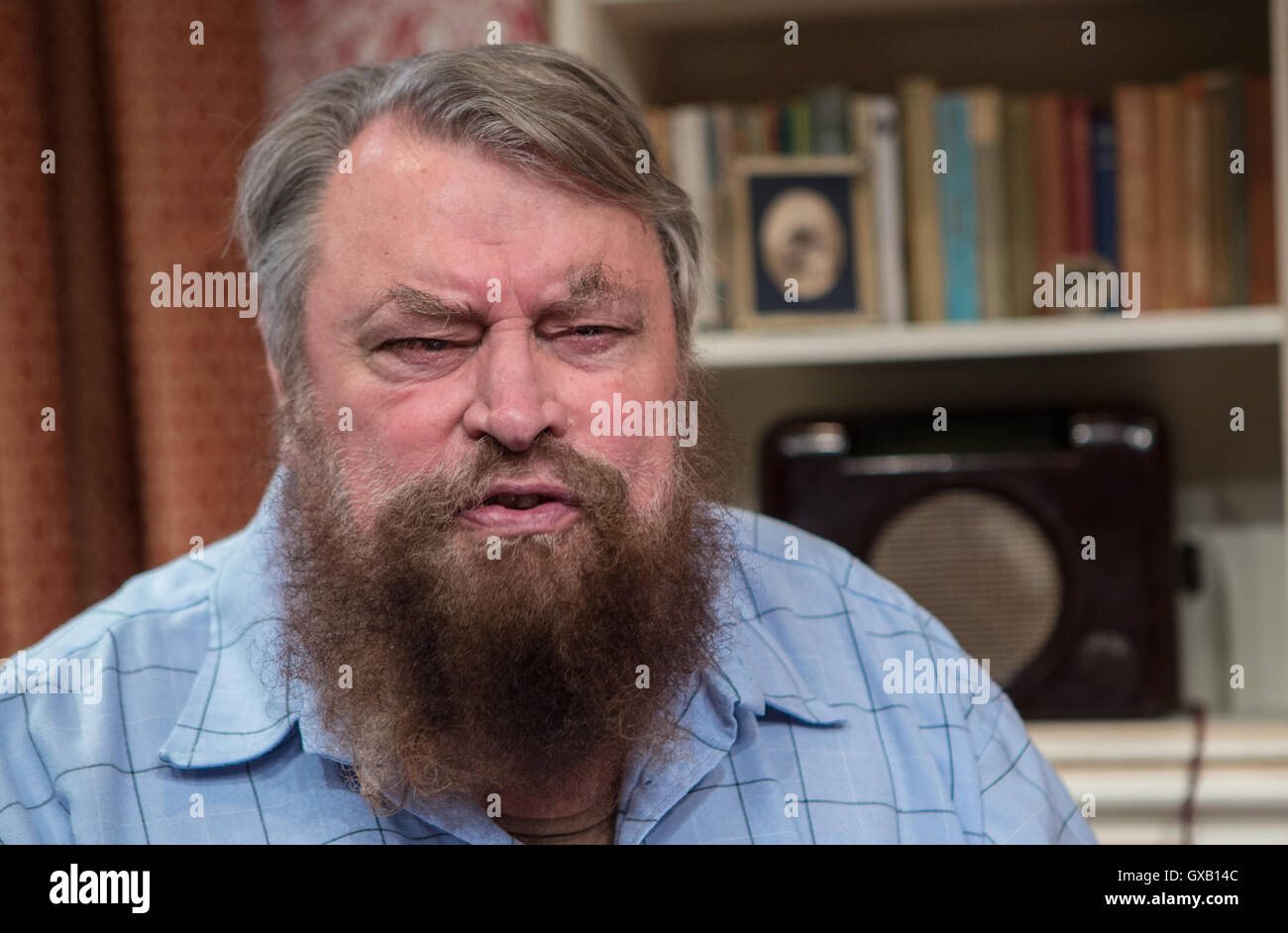 Brian Blessed fait ses débuts de réalisateur avec une étape de production d'Agatha Christie's 'Le creux" à l'usine de Sonning. Le jeu propose également sa femme, Hildegarde Neil, et sa fille Rosalind béni. Avec : Brian Blessed Où : Sonning, Banque D'Images