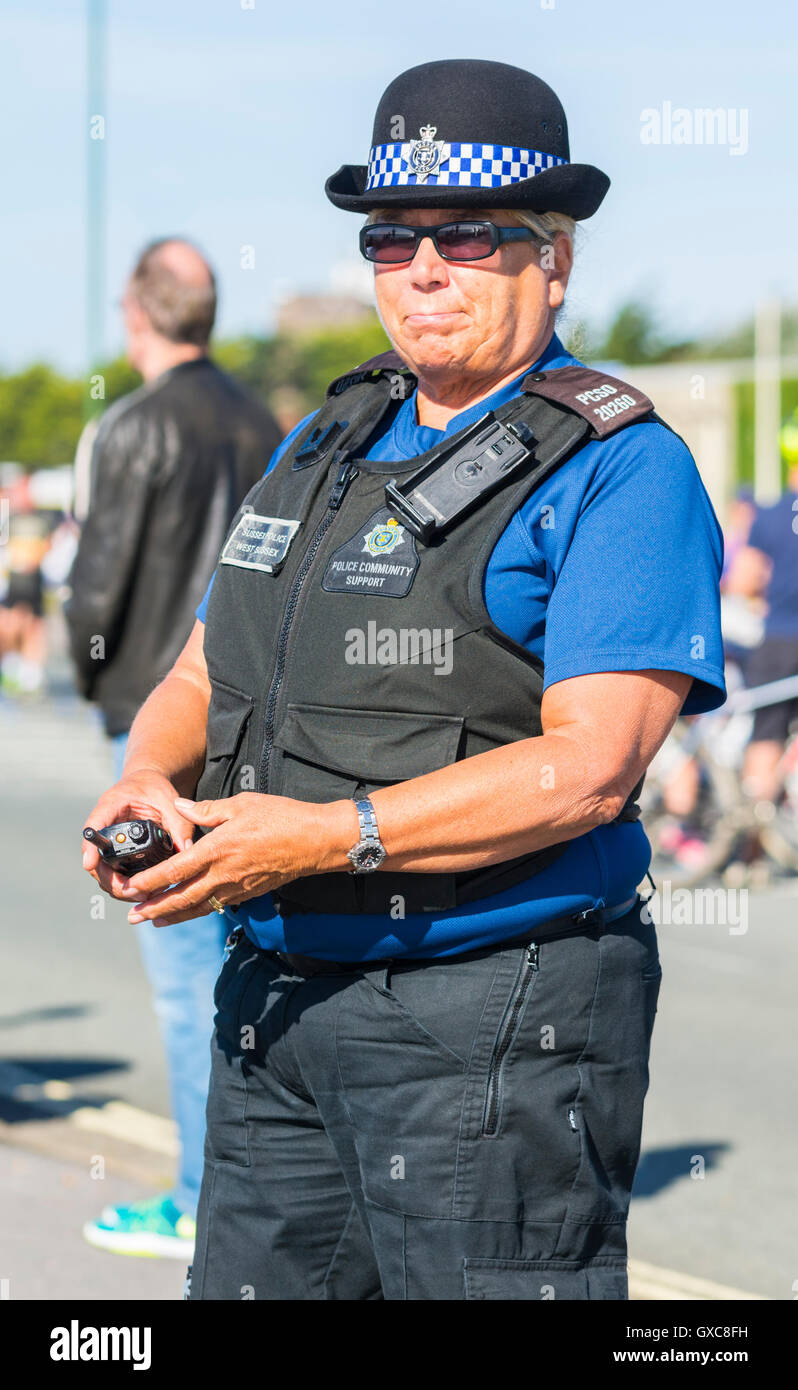 Femme PCSO (Agent de soutien communautaire de la police en uniforme) au Royaume-Uni. Banque D'Images Femme PCSO (Agent de soutien communautaire de la police en uniforme) au Royaume-Uni. Banque D'Images