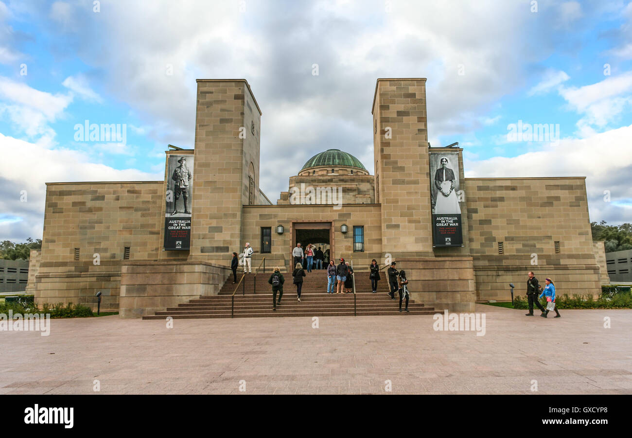 Entrée du Mémorial National Australien. Construit en l'honneur des hommes et femmes à partir de l'Australie et la Nouvelle-Zélande. Banque D'Images