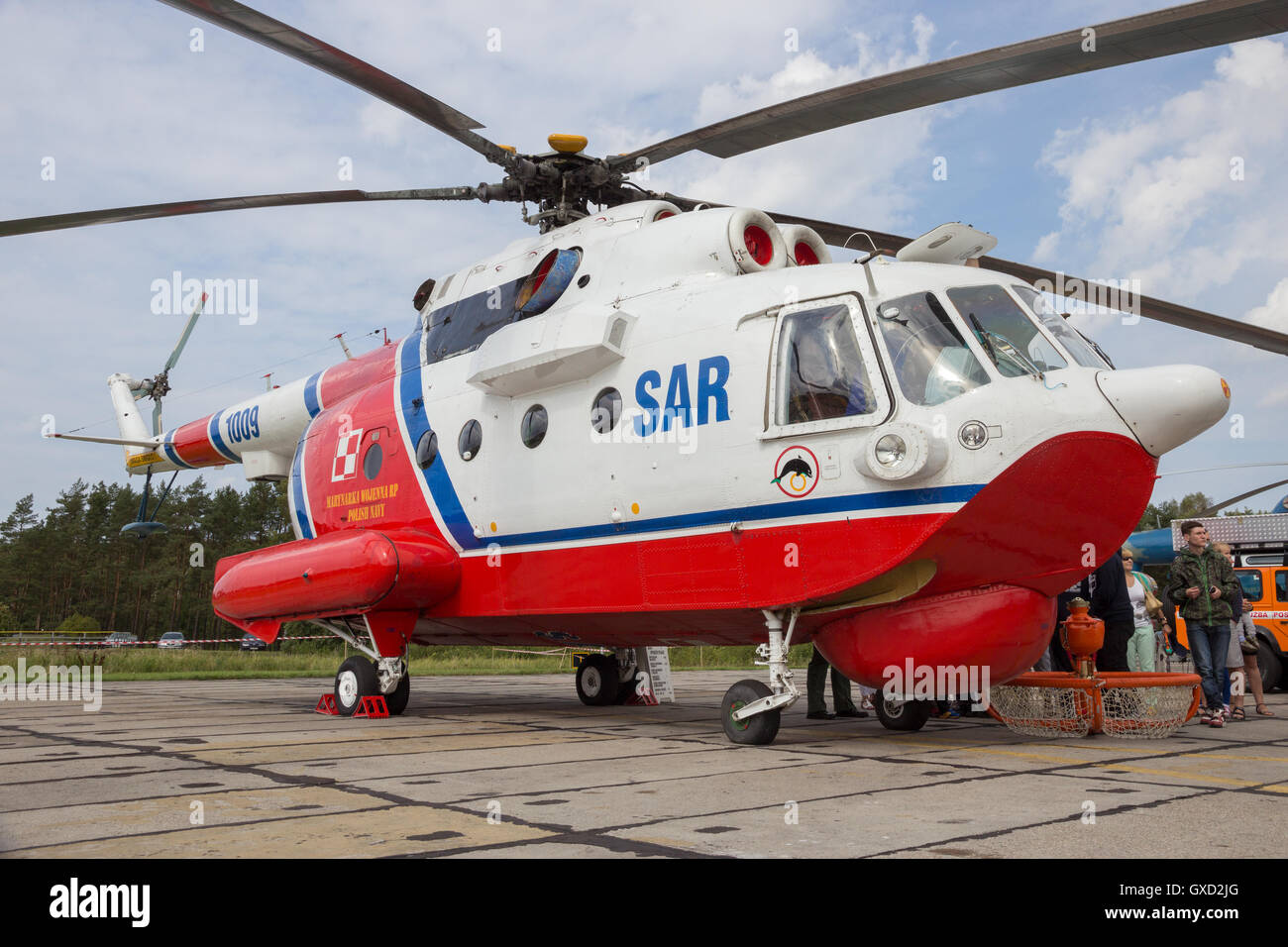 La marine polonaise de sauvetage par hélicoptère Mi-14 sur l'affichage à l'Darlowo open house. Banque D'Images La marine polonaise de sauvetage par hélicoptère Mi-14 sur l'affichage à l'Darlowo open house. Banque D'Images