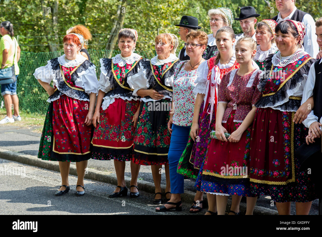 Défilé de la récolte traditionnelle hongroise le 11 septembre 2016 dans le village de Badacsony Hongrie. Banque D'Images