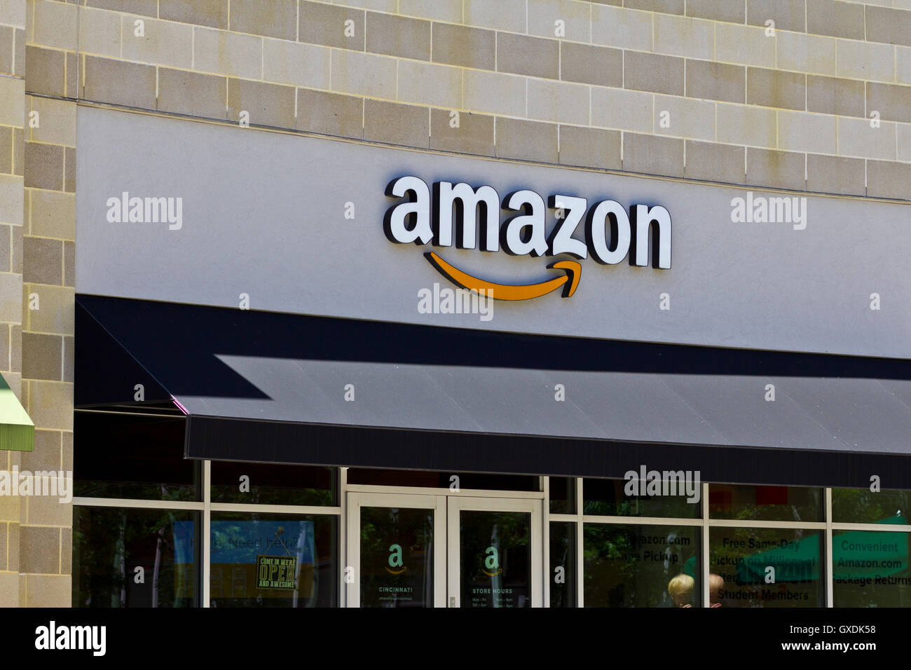 Cincinnati - Circa Juin 2016 : Amazon Store dans le carré U II Banque D'Images