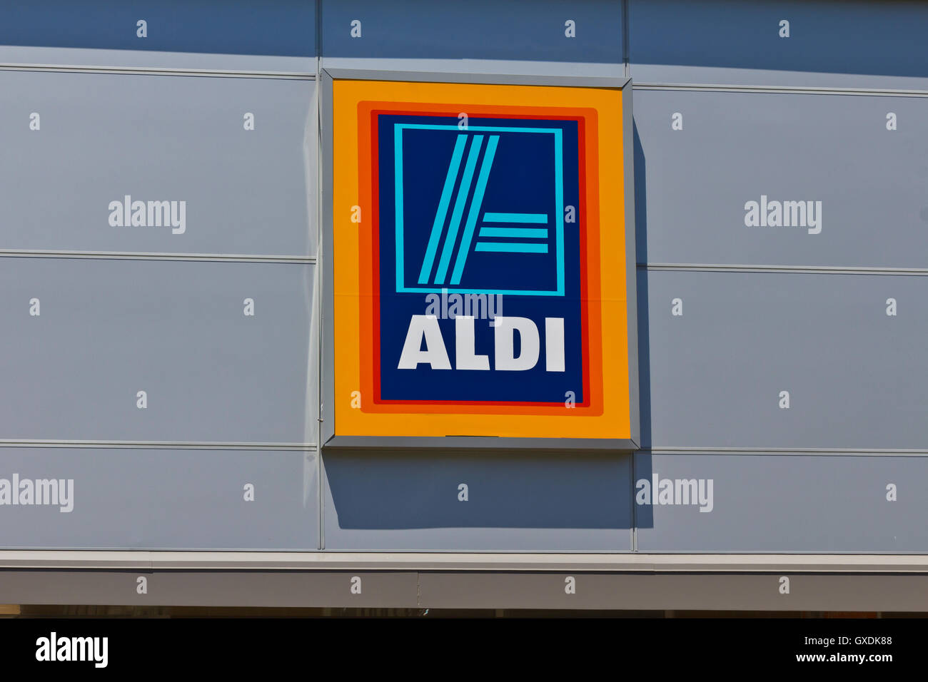 Indianapolis - Circa Juin 2016 : Aldi Marché d'escompte. Aldi est tout simplement plus intelligent shopping VI Banque D'Images