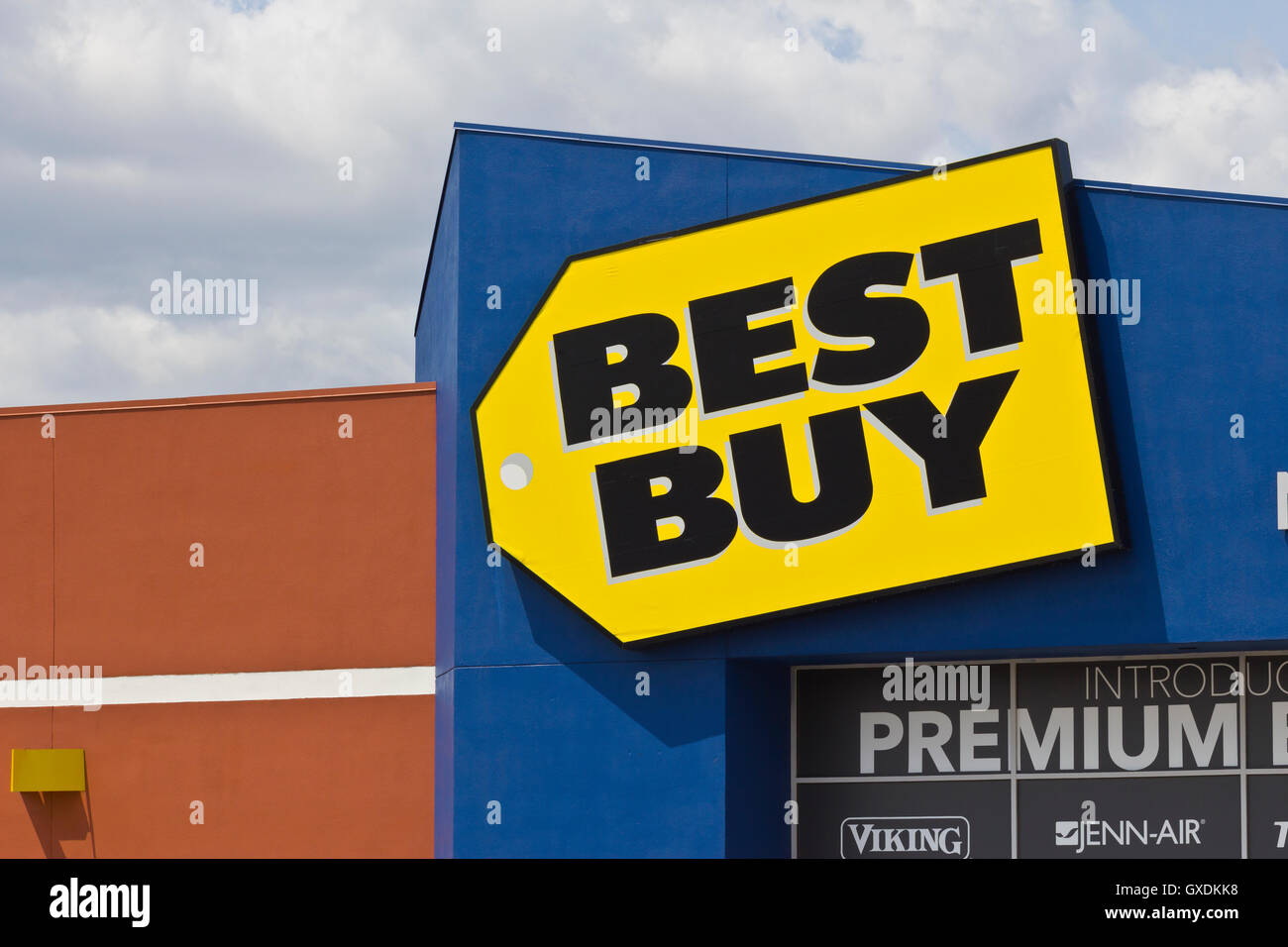 Indianapolis - Circa Mai 2016 : Emplacement de vente au détail Best Buy JE Banque D'Images